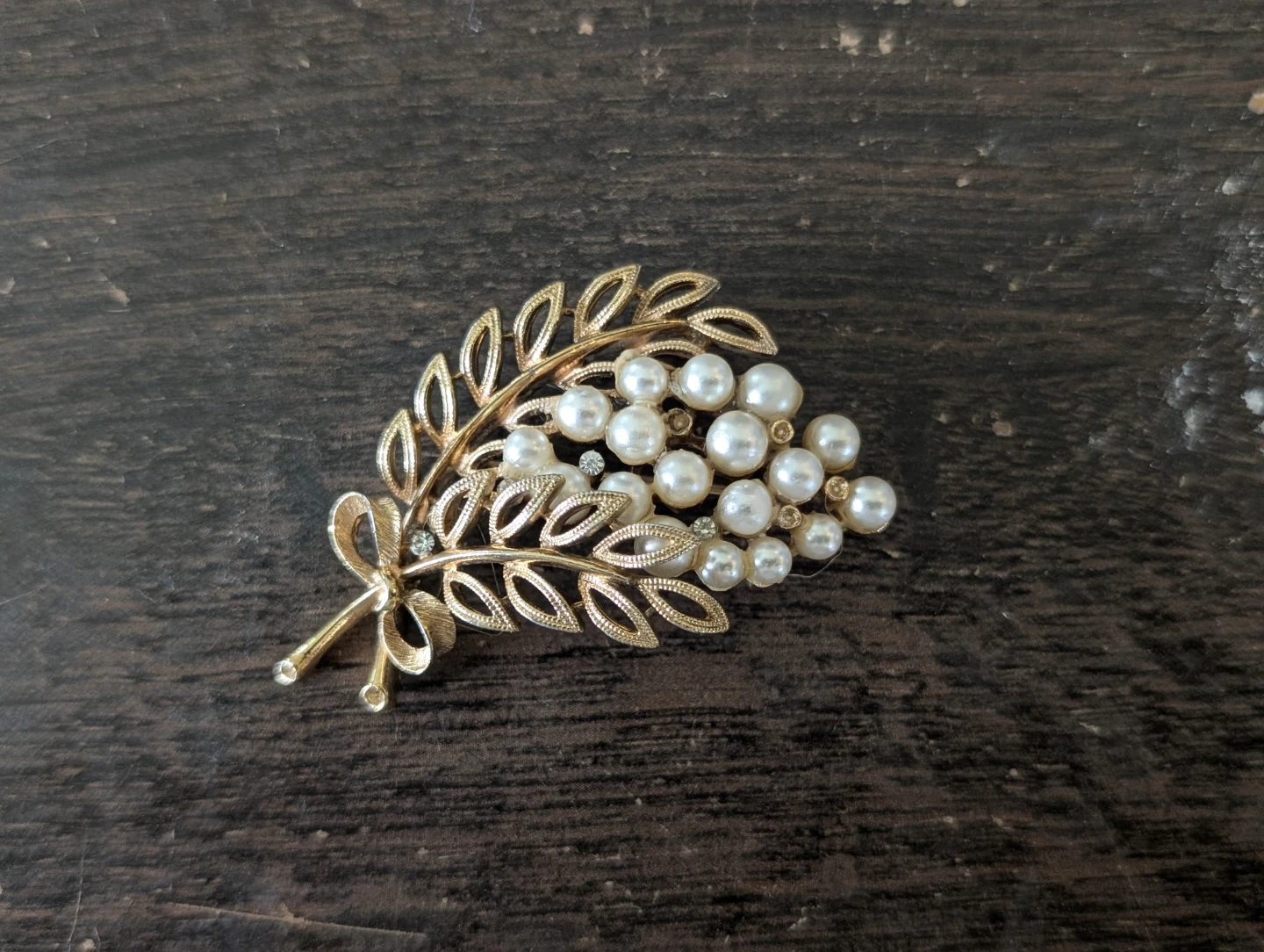 Lisner Gold Tone Faux Pearl Brooch