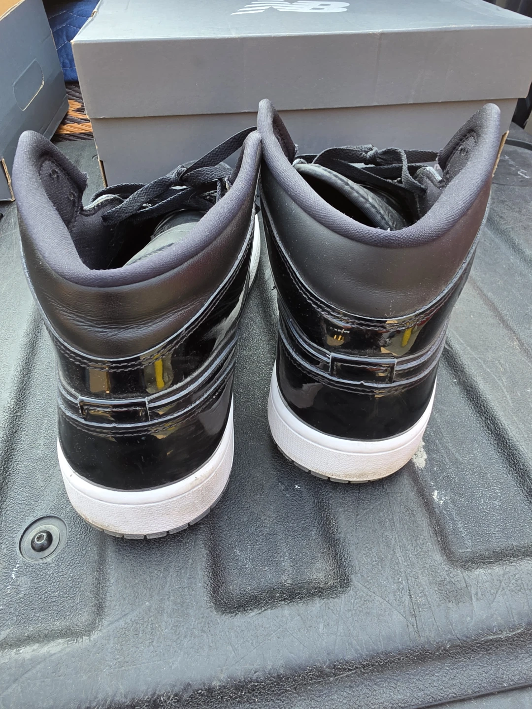 Air Jordan 1 Mid SE Black White Purple US 11 - photo 3