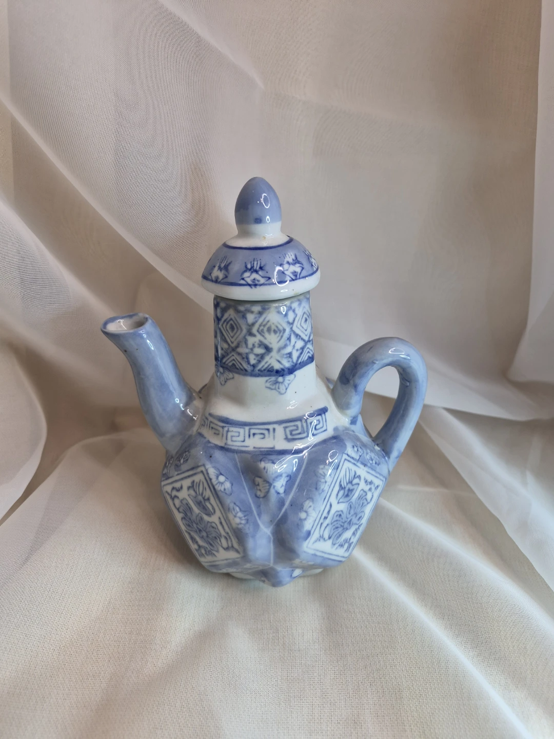Beautiful Vintage 7" Porcelain Chinoiserie Tea Pot - photo 5