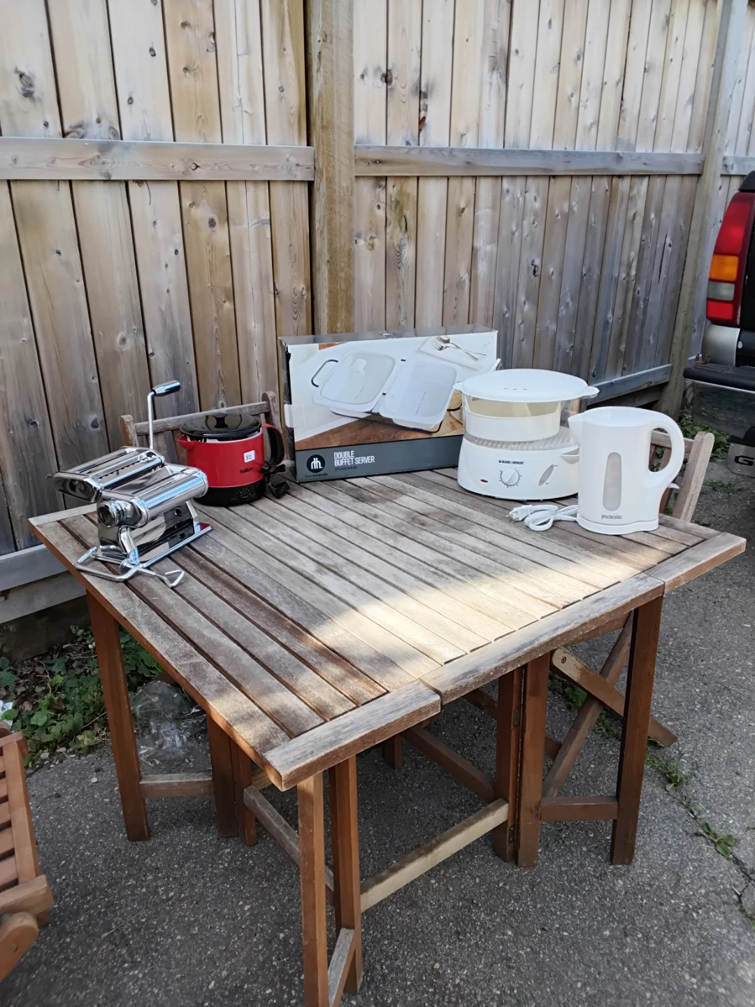 Large multi family yard sale - photo 4