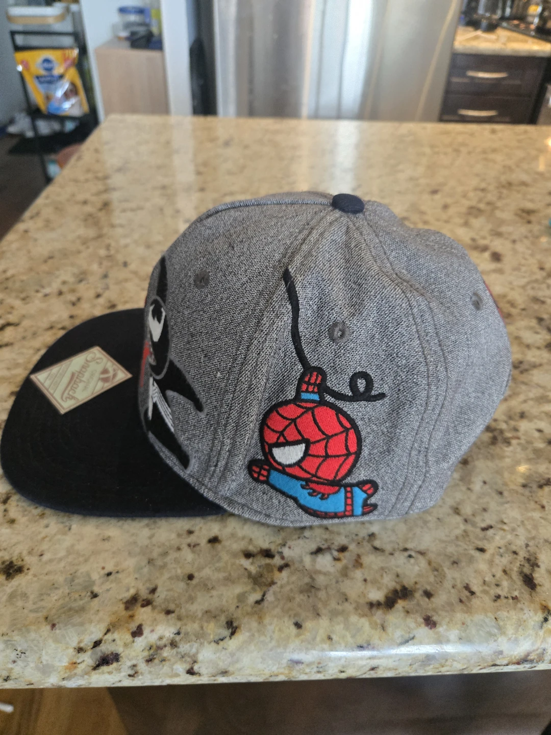 Bioworld Marvel Spiderman Venom Carnage Snapback Hat - photo 2