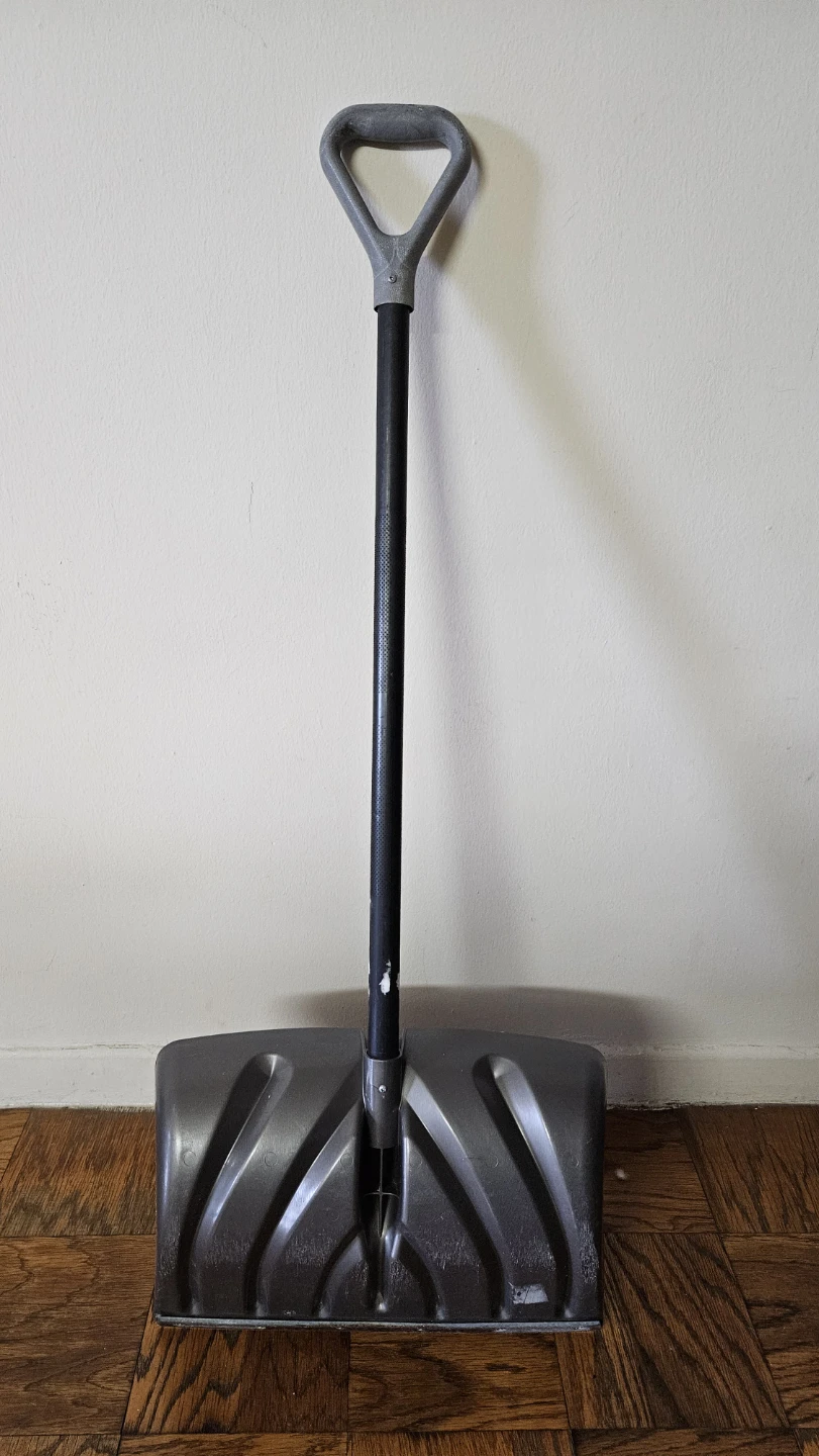 Big size Suncast Snow Shovel