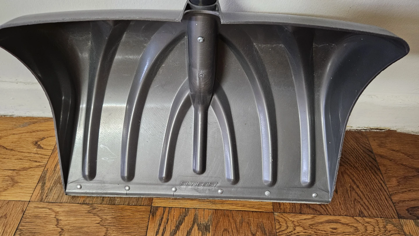 Big size Suncast Snow Shovel - photo 3