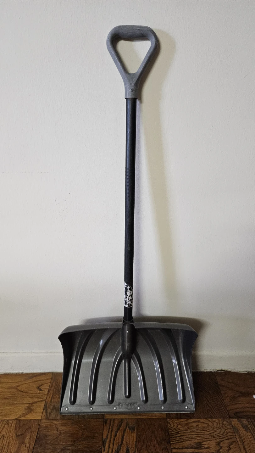 Big size Suncast Snow Shovel - photo 5
