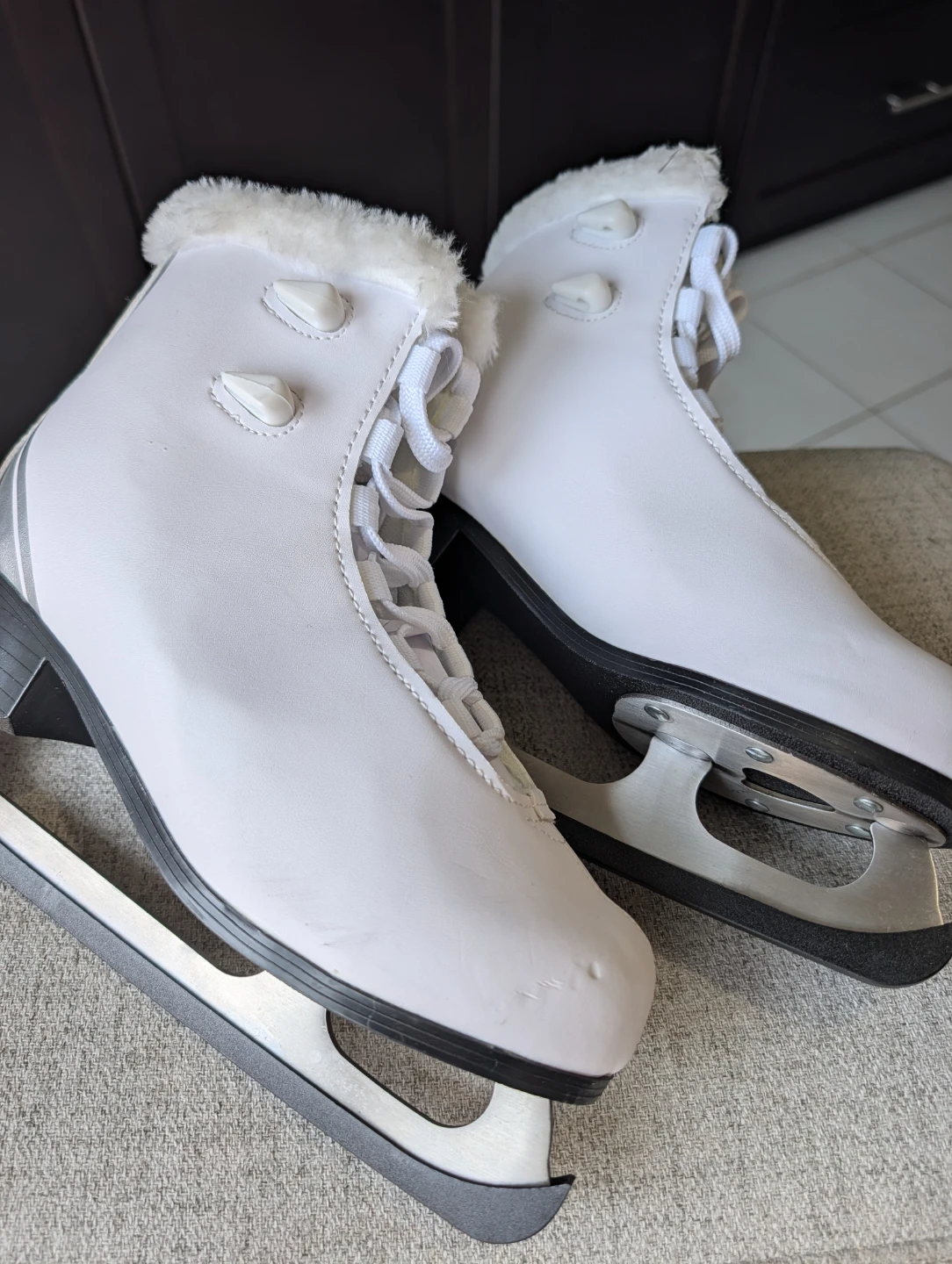 White Junior Ice Skates - Size 5 - photo 3