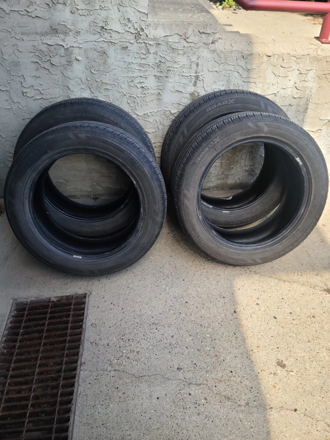 Set of 4 RoadX 3-season tires 225/55R18 98V