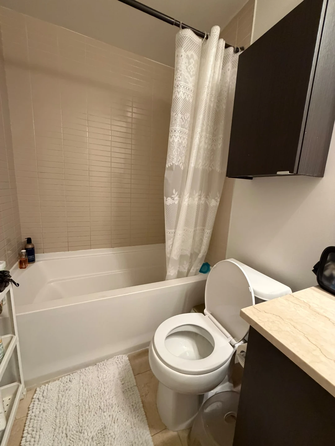 1 Bedroom 1 Bath Apartment - Prime Location - photo 4