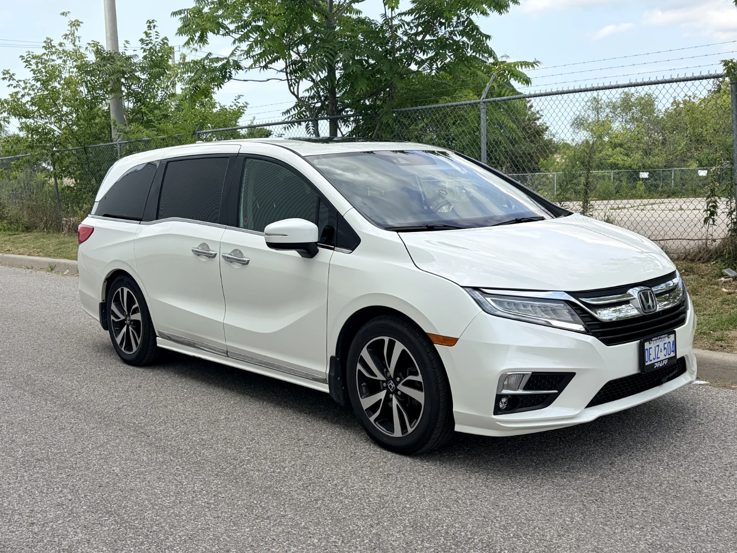 2018 Honda Odyssey Touring/Fully Loaded/Excellent Condition - photo 4