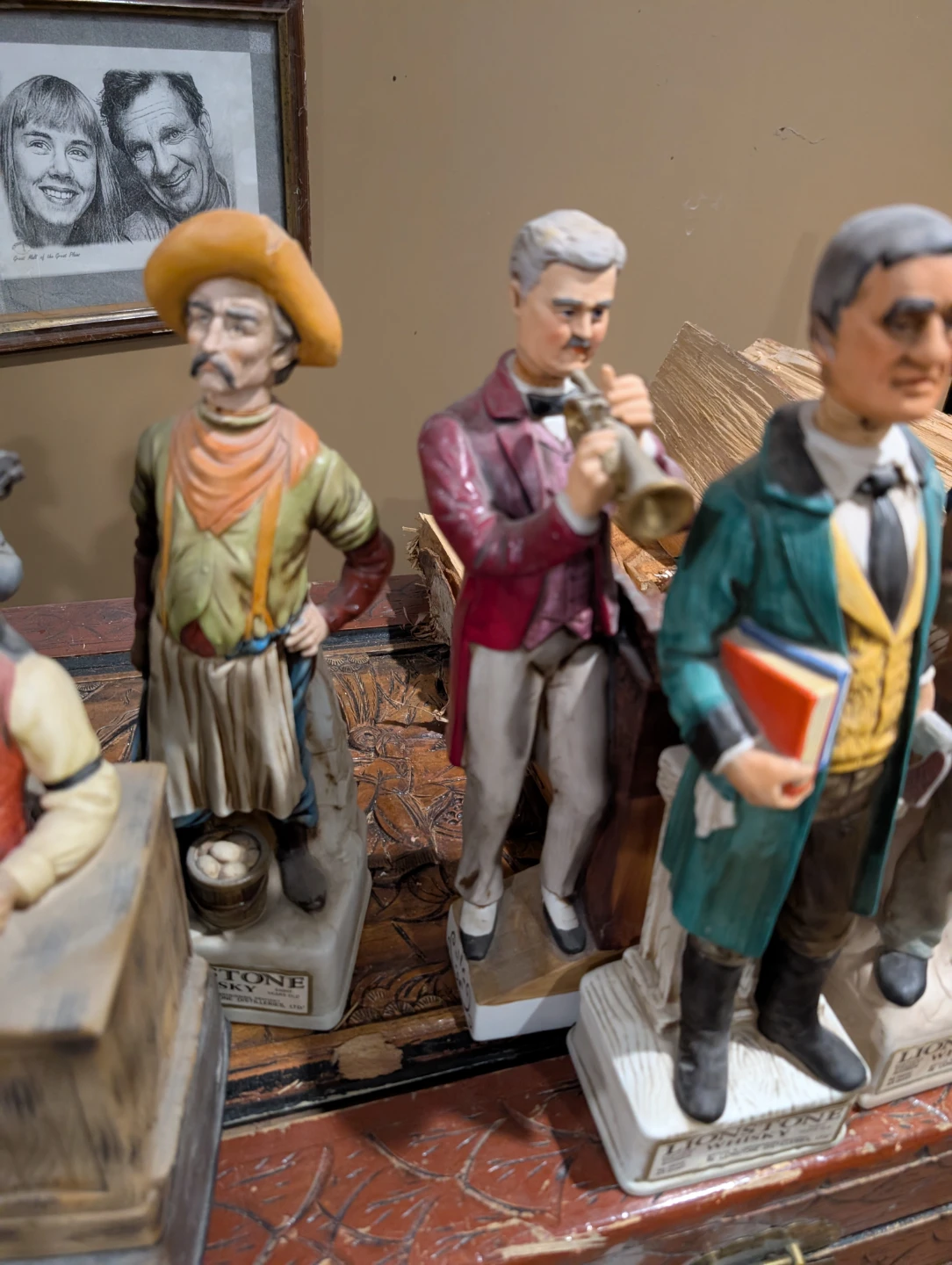 Lionstone Collectible Whisky Decanter Figures - photo 4