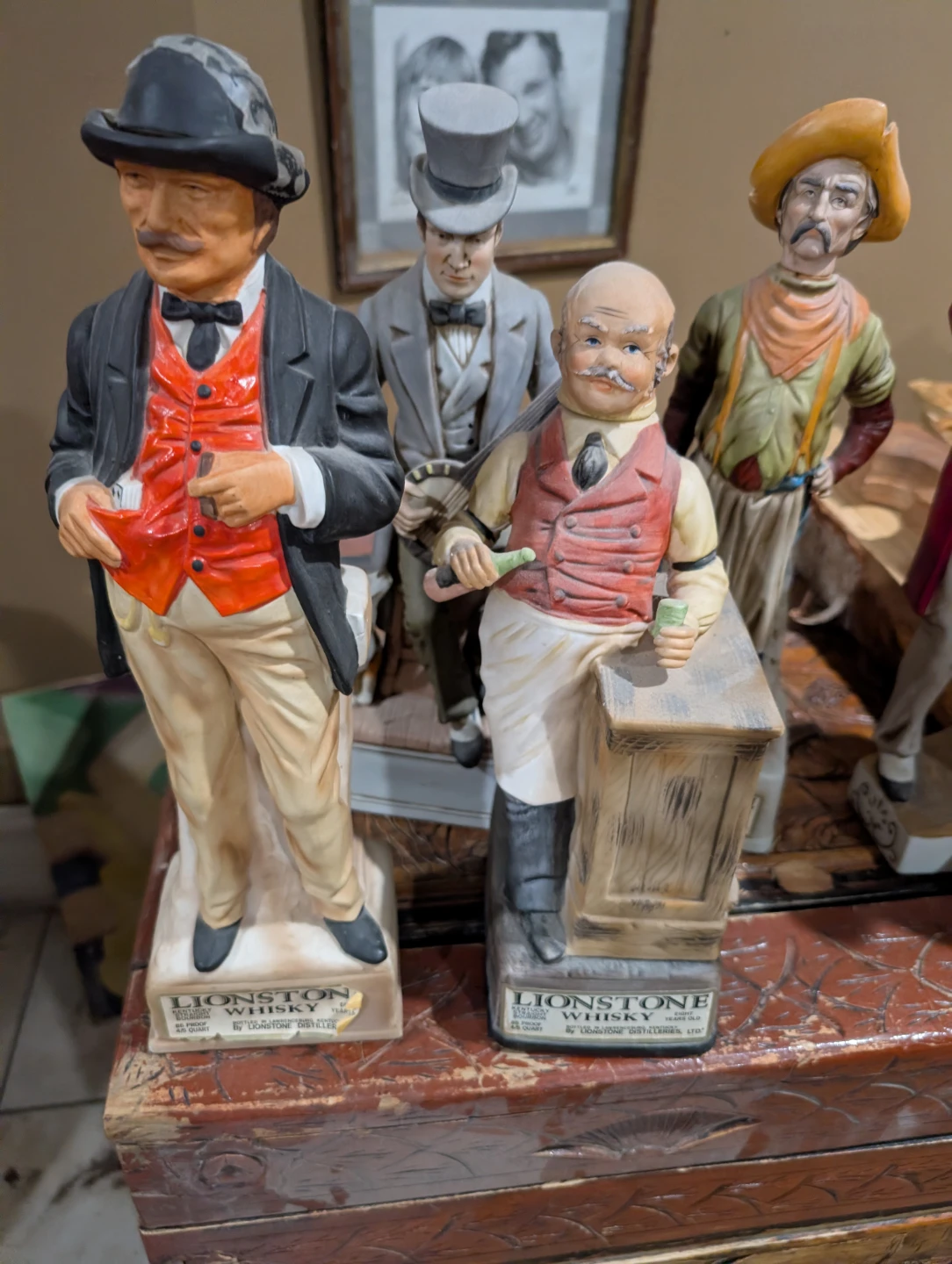 Lionstone Collectible Whisky Decanter Figures - photo 5