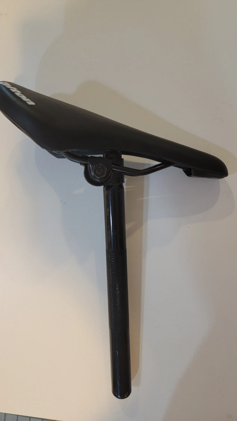 Bike seat with seatpost