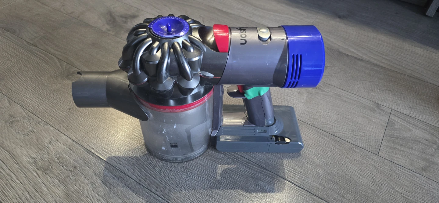 AS IS - Dyson V7 Cord-Free Vacuum Cleaner with Accessories - photo 2