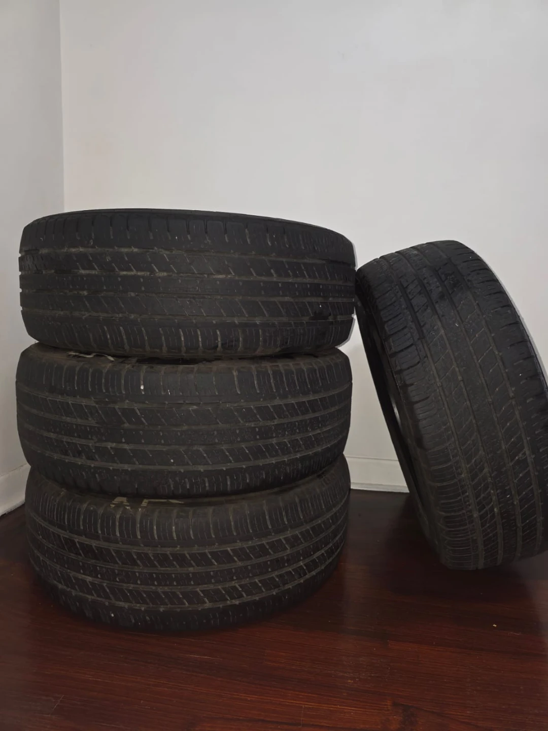 Set of 4 Tires 235/55R19