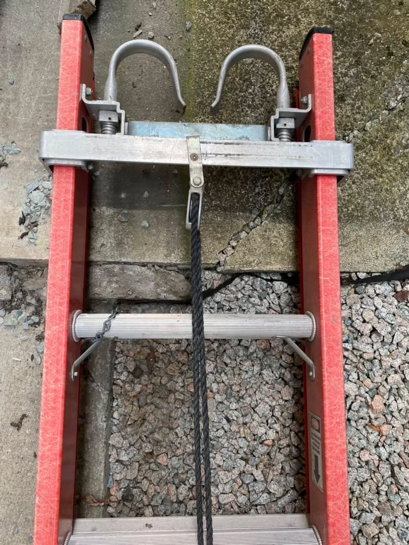 Louisville Fiberglass Extension Ladder - photo 3