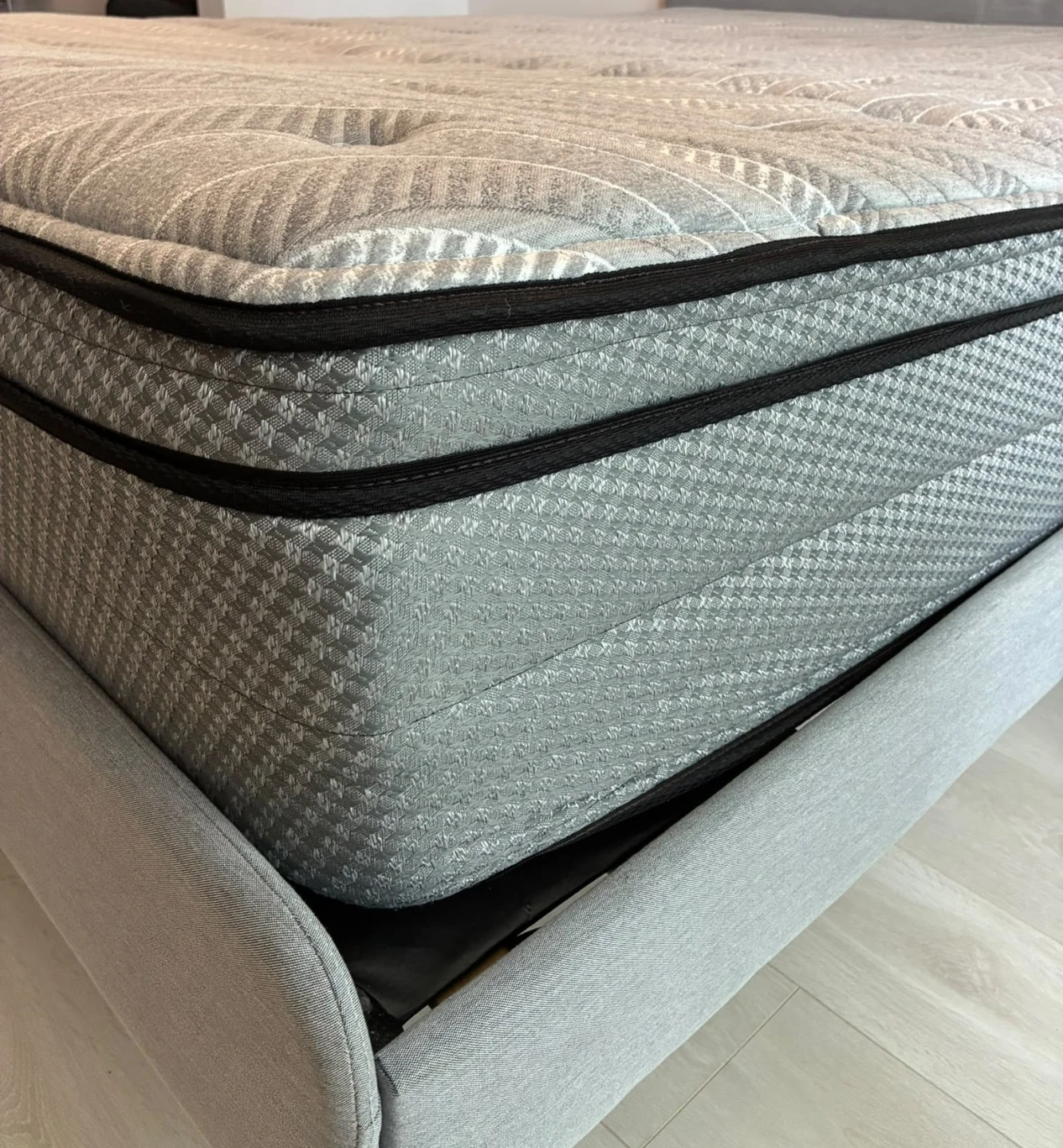 Sealy Dazzling Firm Queen Mattress - photo 2