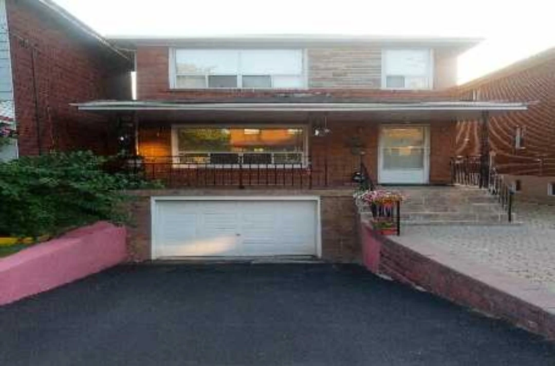 3 Bedroom 2 bathroom House with Backyard and garage - photo 2