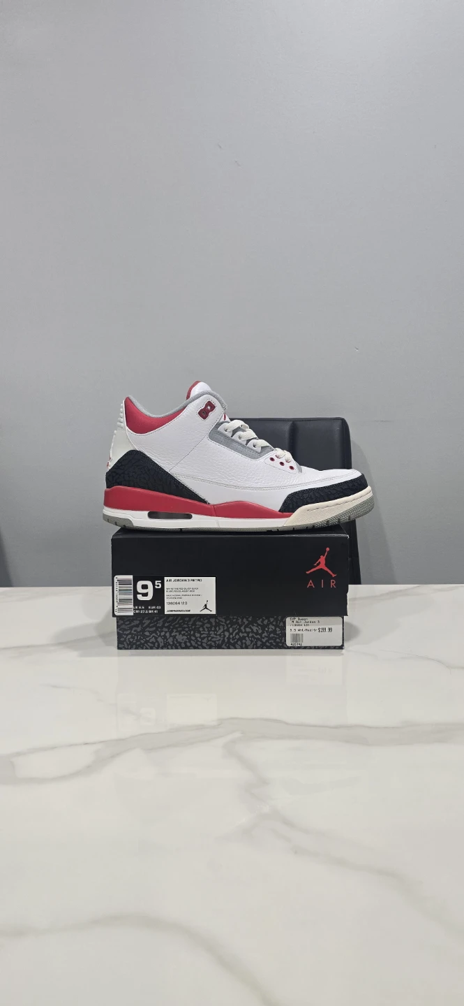 Air Jordan 3 Fire Red size 9.5