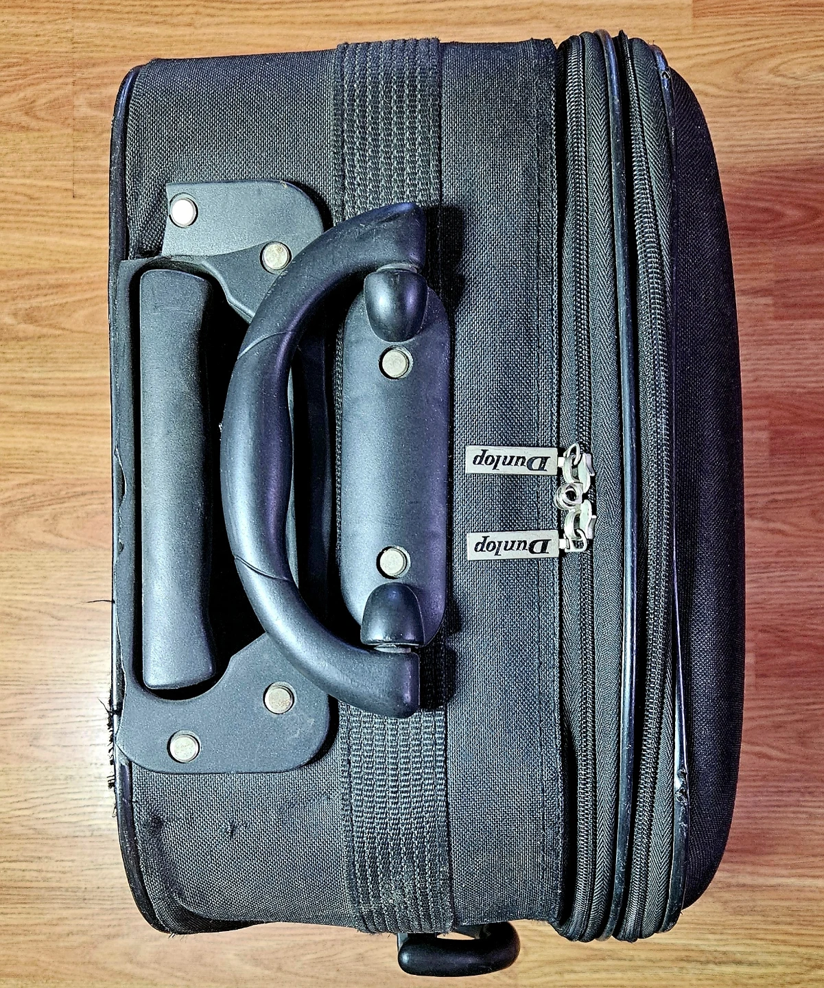 Dunlop Black Rolling Suitcase ✨️ - photo 3