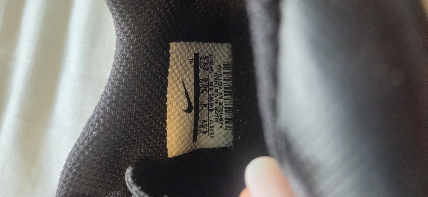 Nike soccer shoes - photo 3