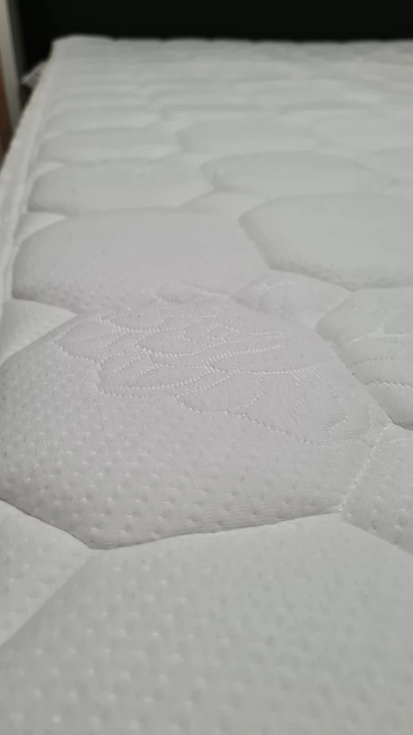 White Queen Size Mattress - photo 2