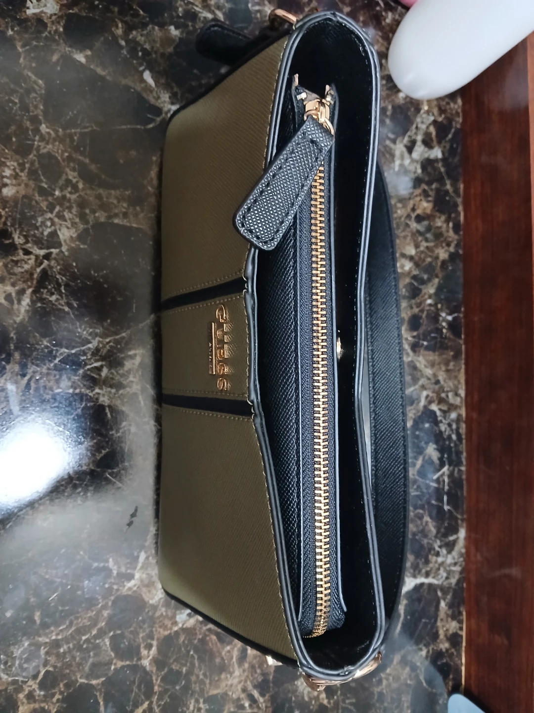 GUESS Los Angeles Shoulder Bag - photo 3