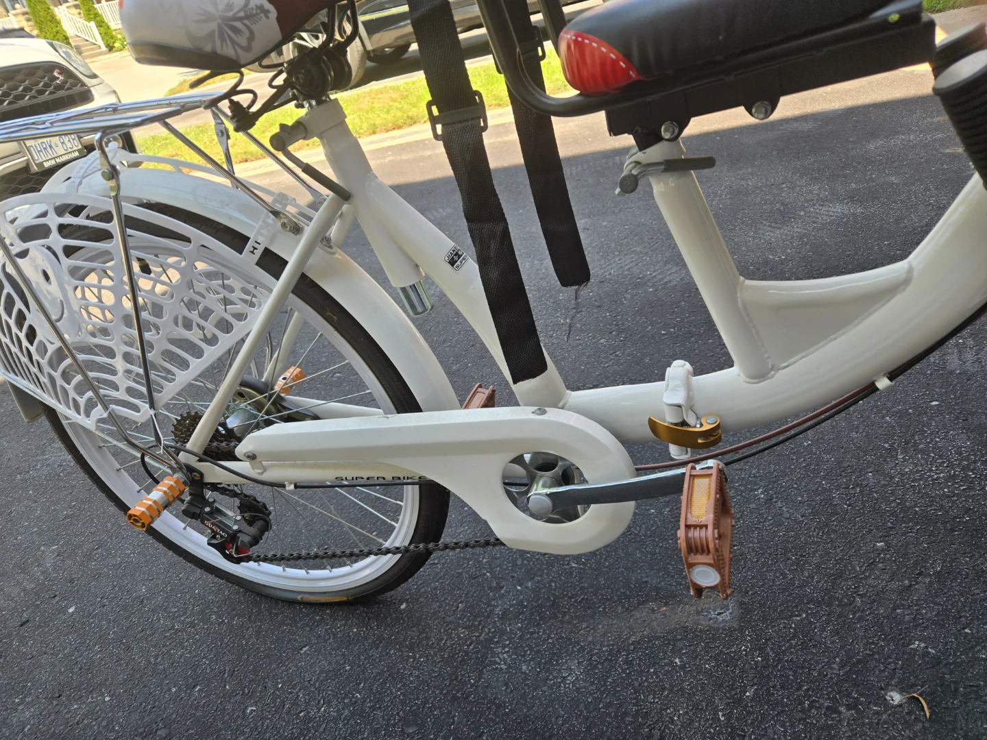 Retro white tandem cruiser with basket - photo 4