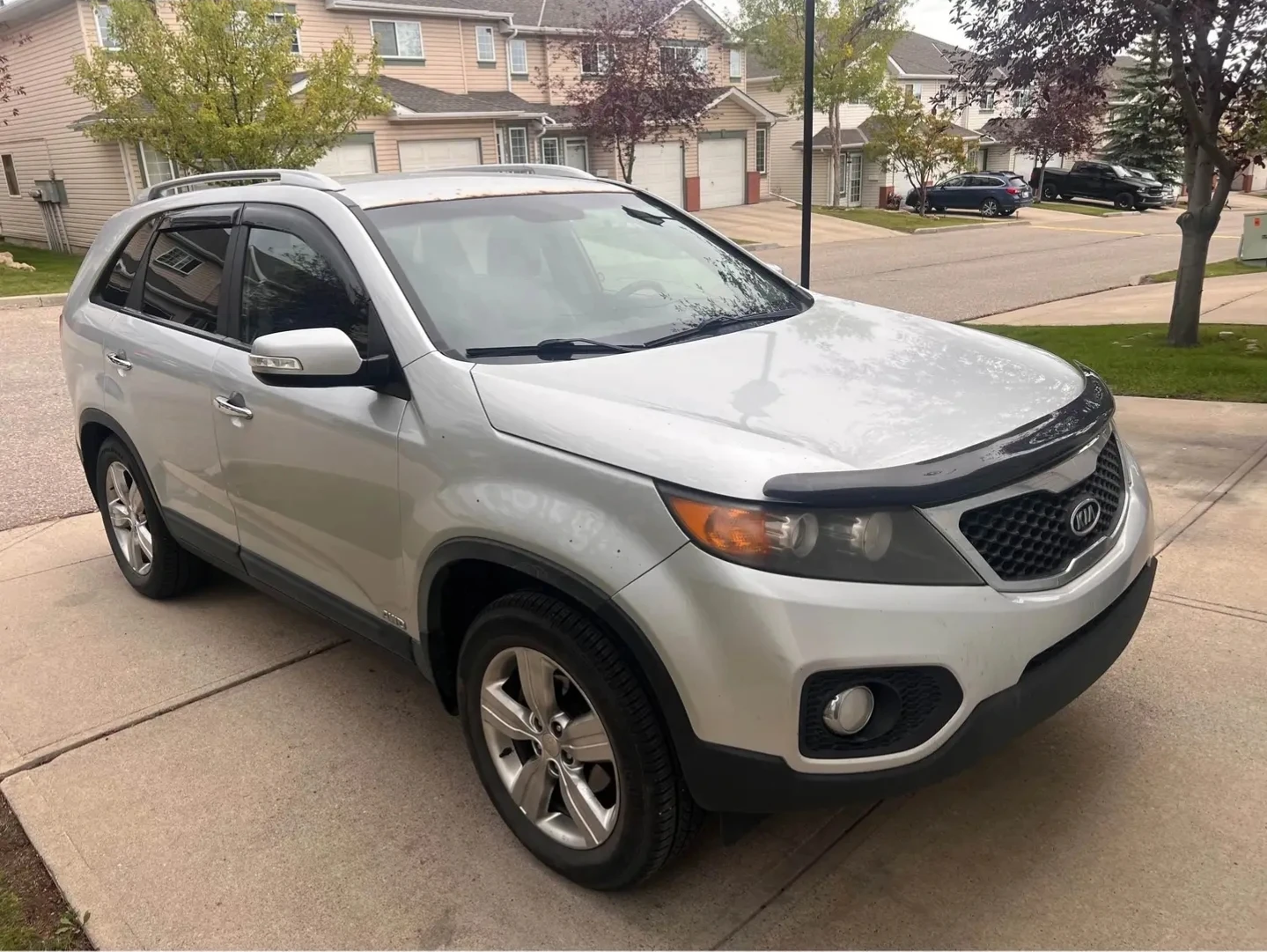 Silver Kia Sorento SUV - photo 3