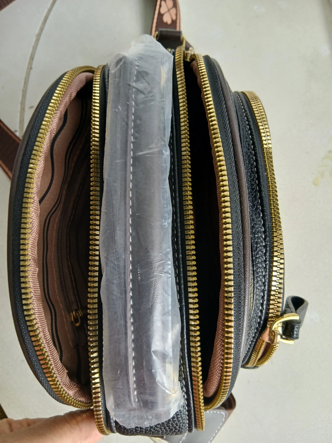 Black crossbody bag with logo strap - photo 2
