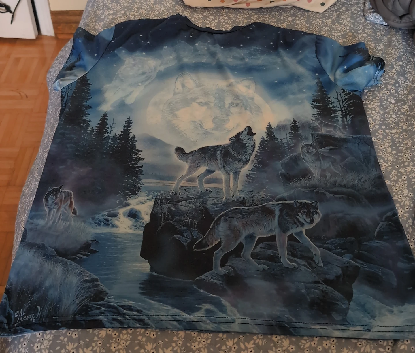 Blue howling Wolf Print T-Shirt L-XL cottage core