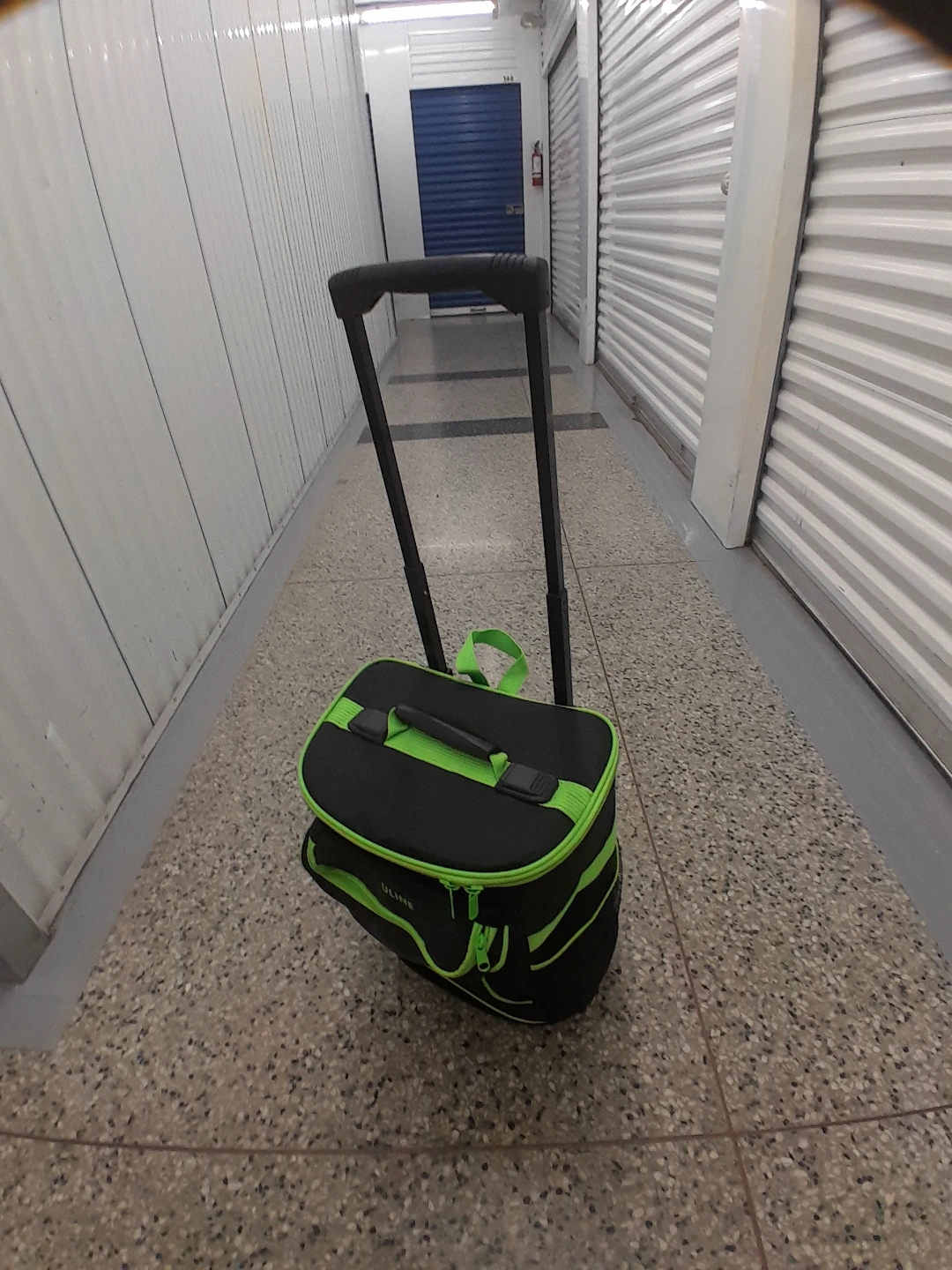 Uline Rolling Cooler Bag 12 Liter Capacity - photo 2