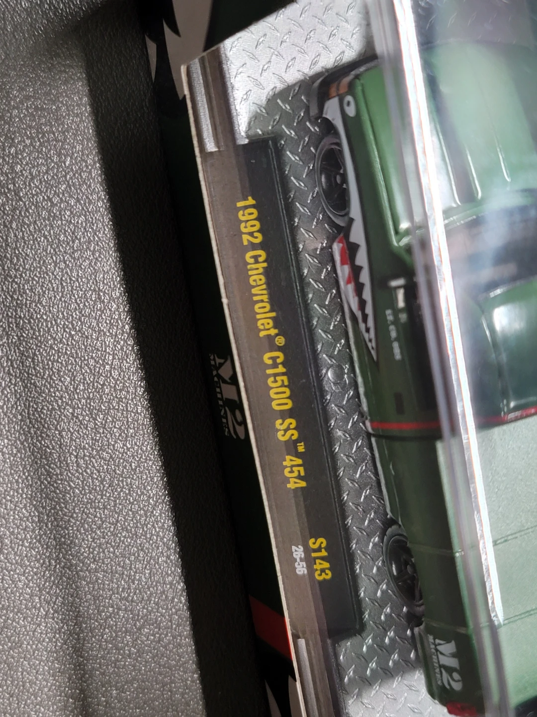 M2 Machines 1992 Chevrolet C1500 SS 454 Die-cast - photo 3