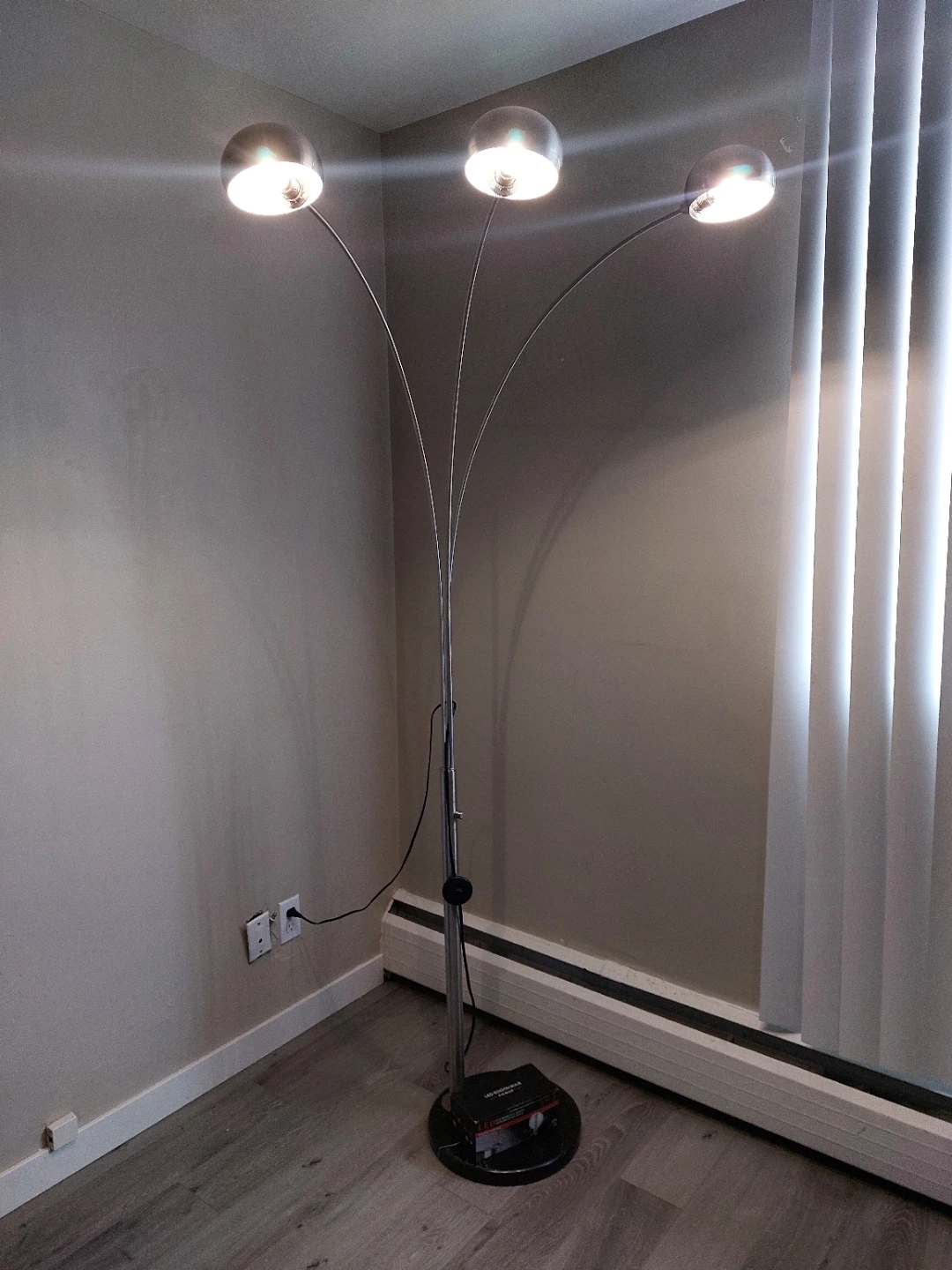 Dimmable Arc Floor Lamp with 3 Heads