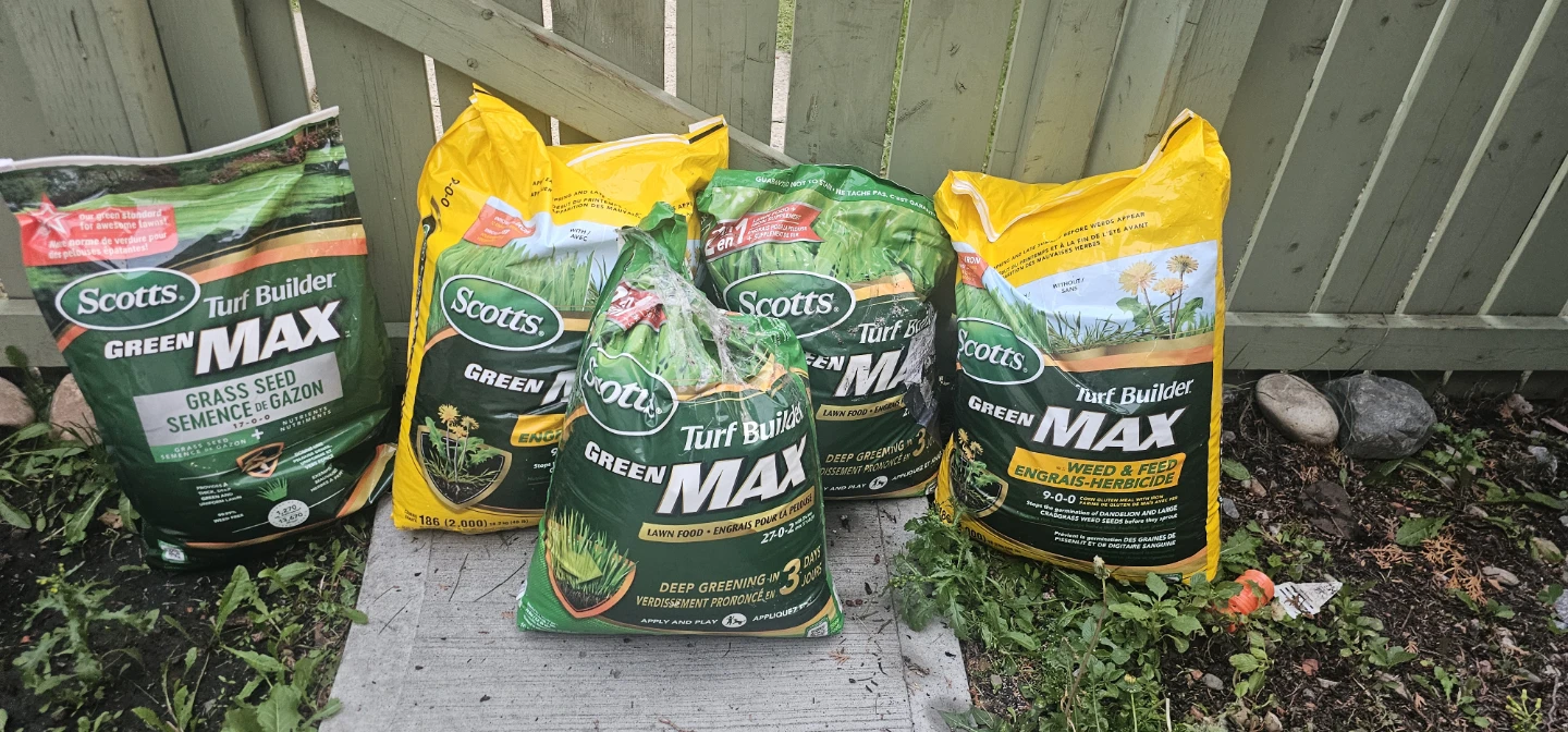 Scotts gardening /lawn stuff