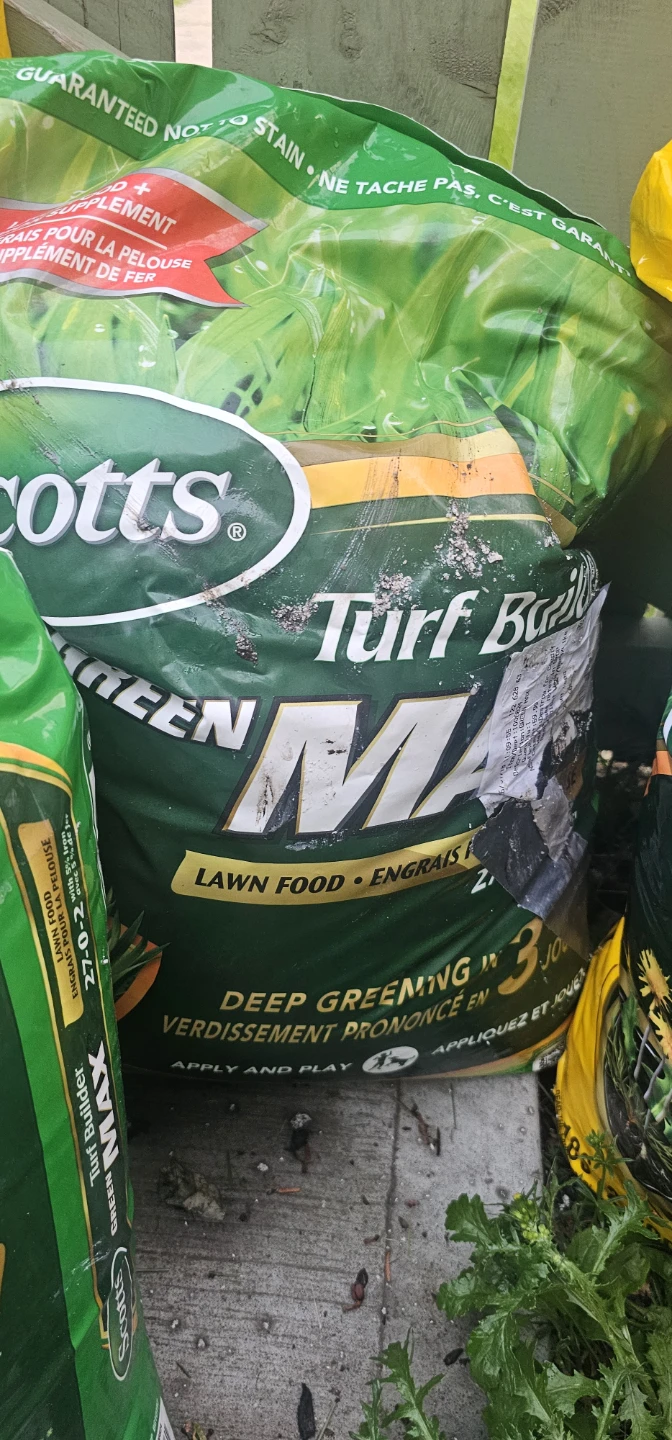 Scotts gardening /lawn stuff - photo 4