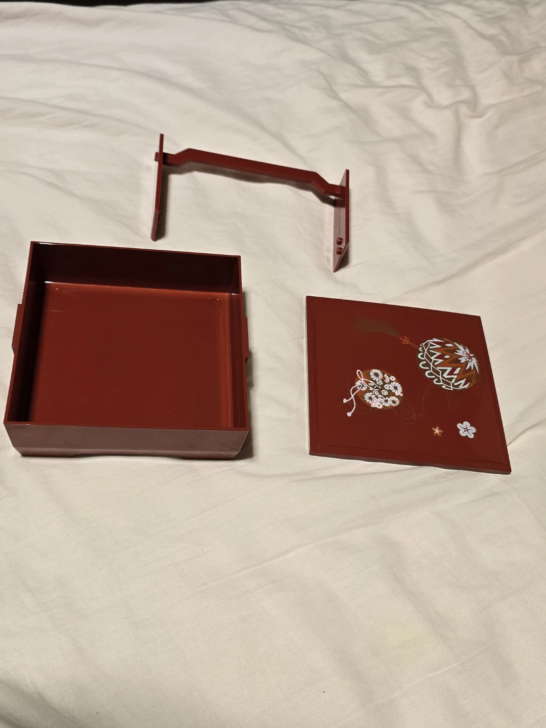 VINTAGE  Red Lacquer plastic Bento/sewing  Box with Handle - photo 4