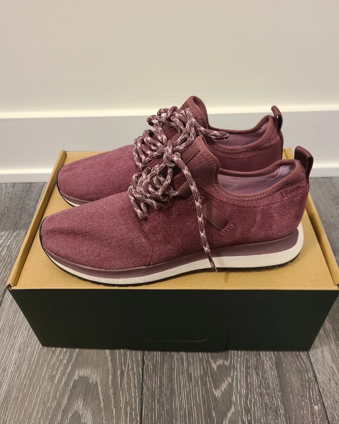 Roots Sneakers - Women's Size 7.5 - photo 5
