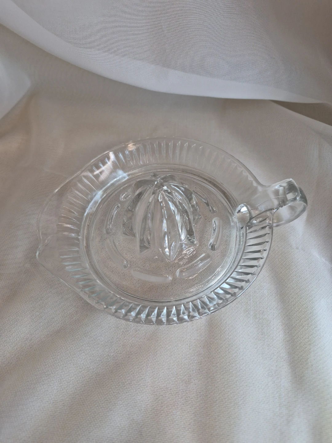 Beautiful 5" Vintage Hand Held Juicer - photo 3