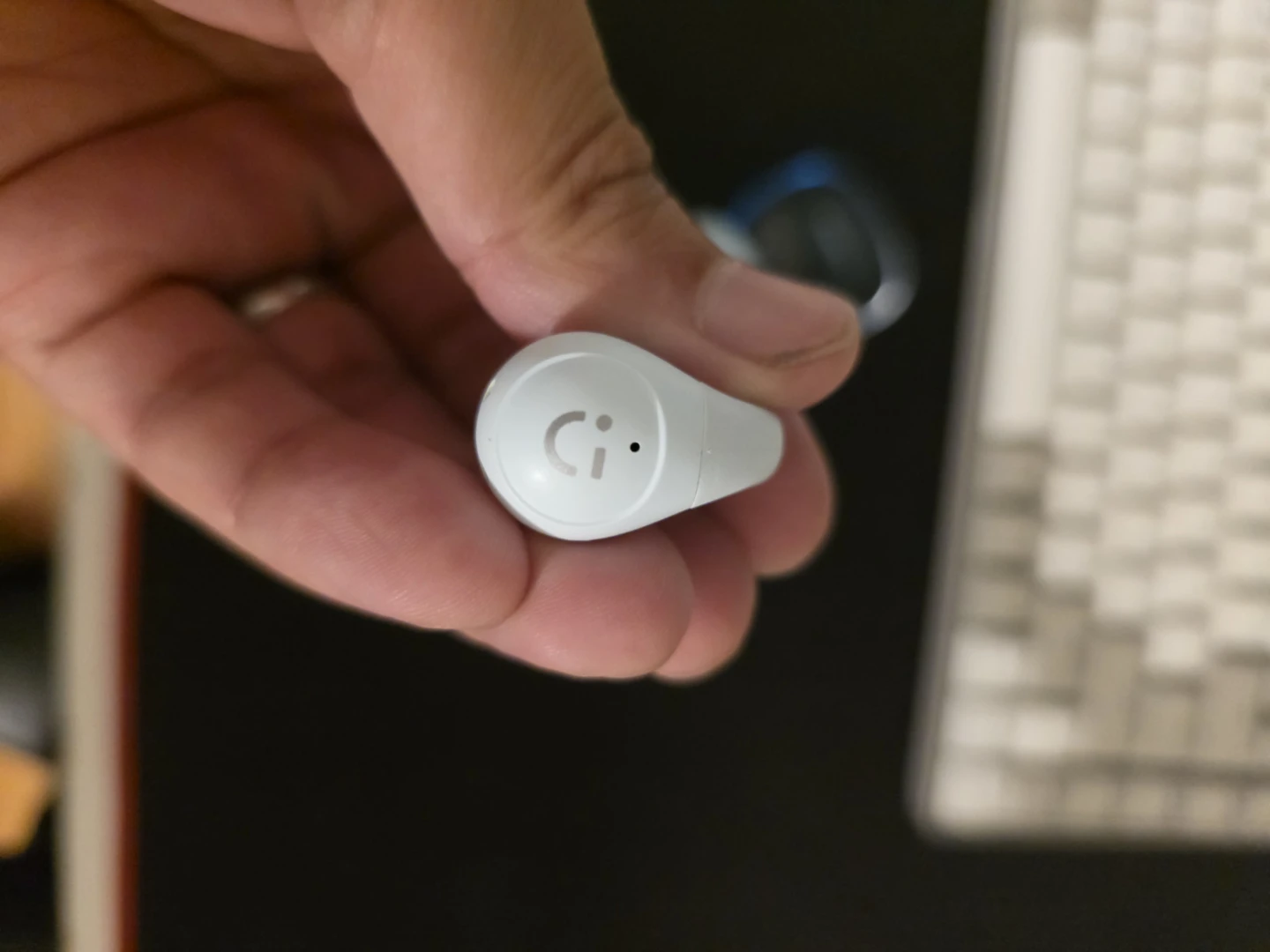 White Wireless Earbuds with Charging Case - photo 3