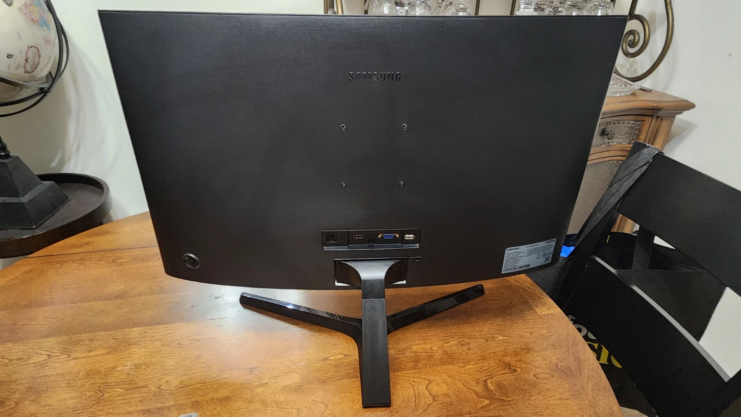Samsung Essential S3 Monitor - photo 3