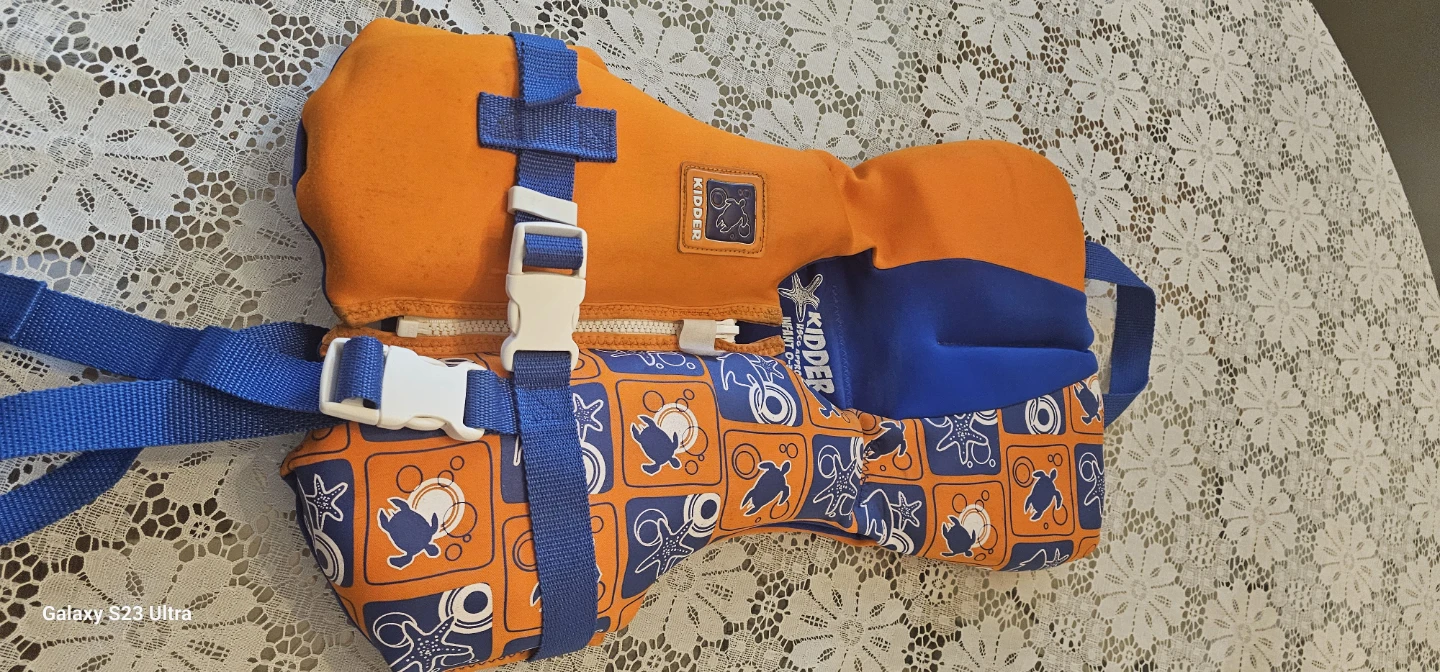 Kidder & Hyperlite Life Vests  $10 each - photo 2