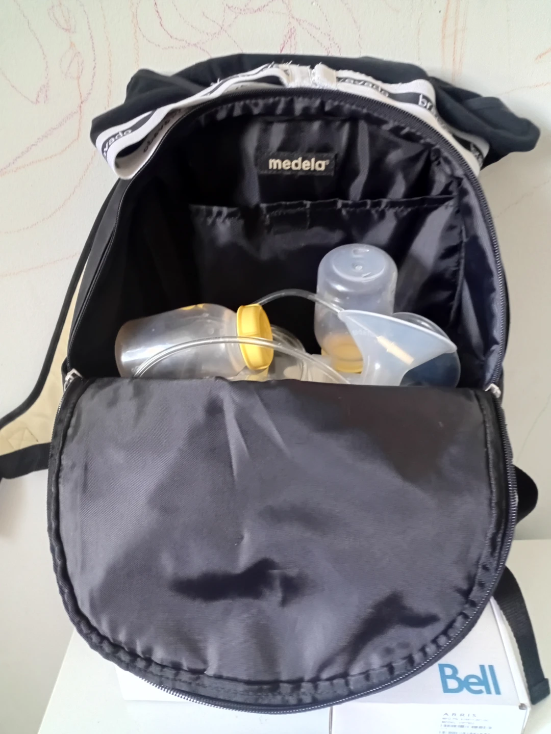 Medela breat feeding kit with accessories