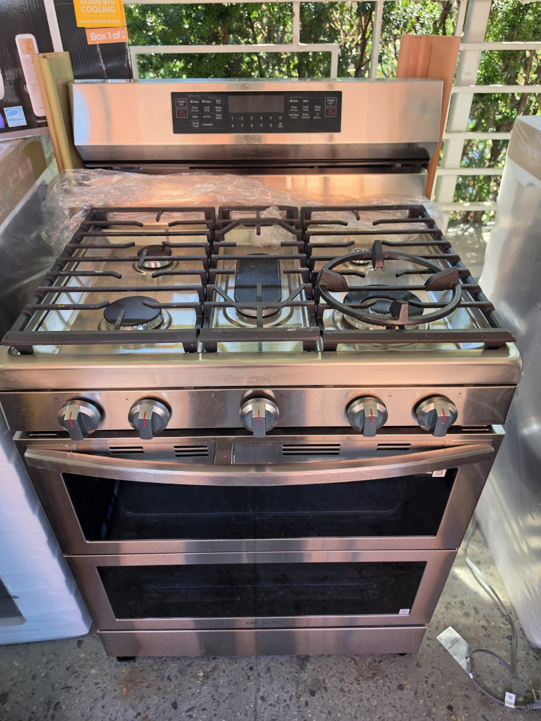 New Samsung 30in Stainless steel gas stove