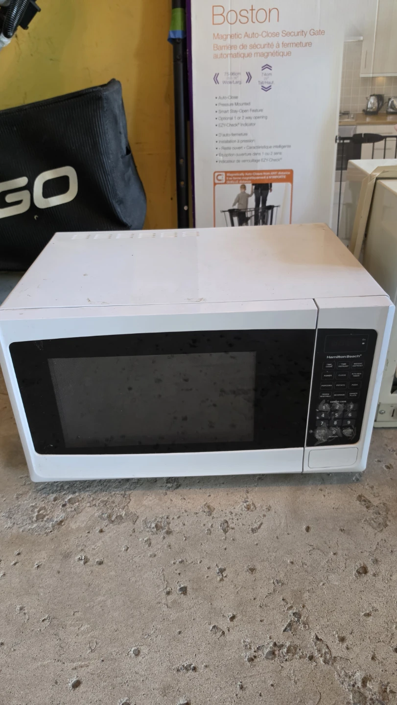 Hamilton Beach White Microwave