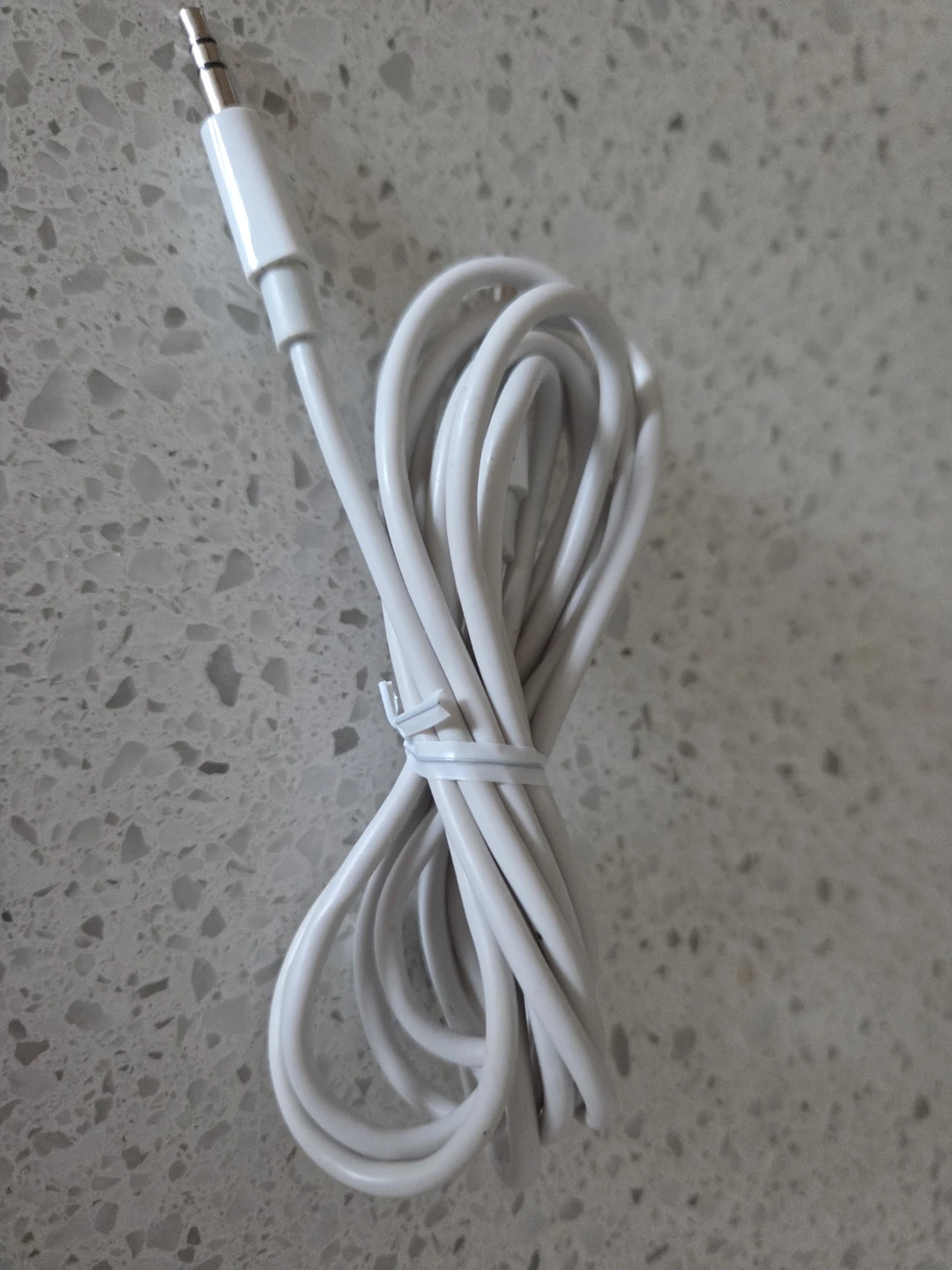 Insignia 3.5mm Audio Cable - photo 2
