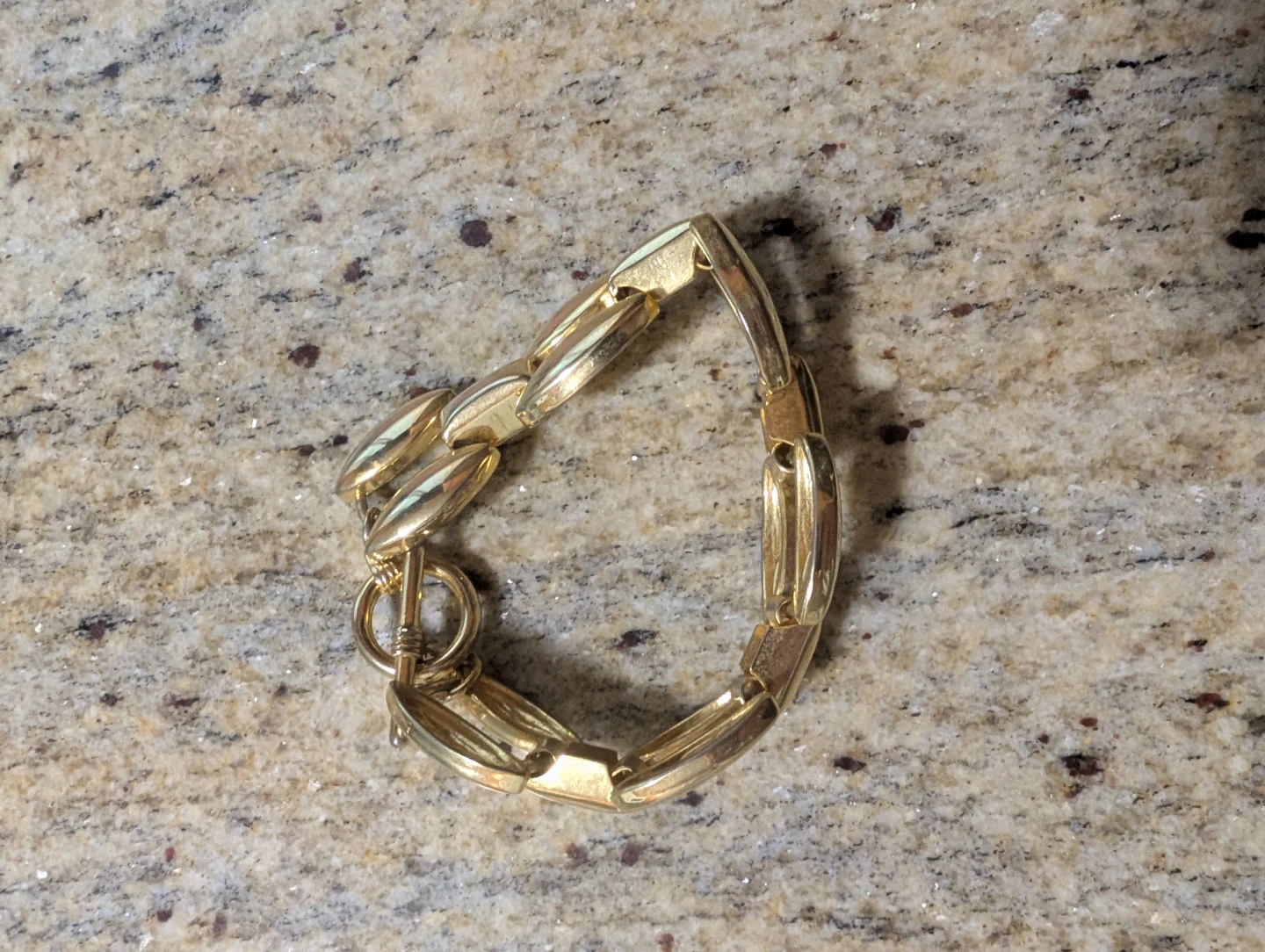 Gold link bracelet with toggle clasp - photo 2