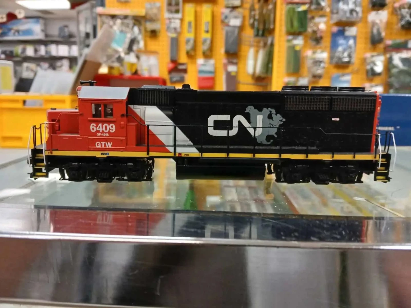 CN 6409 GTW Model Train Engine - photo 3