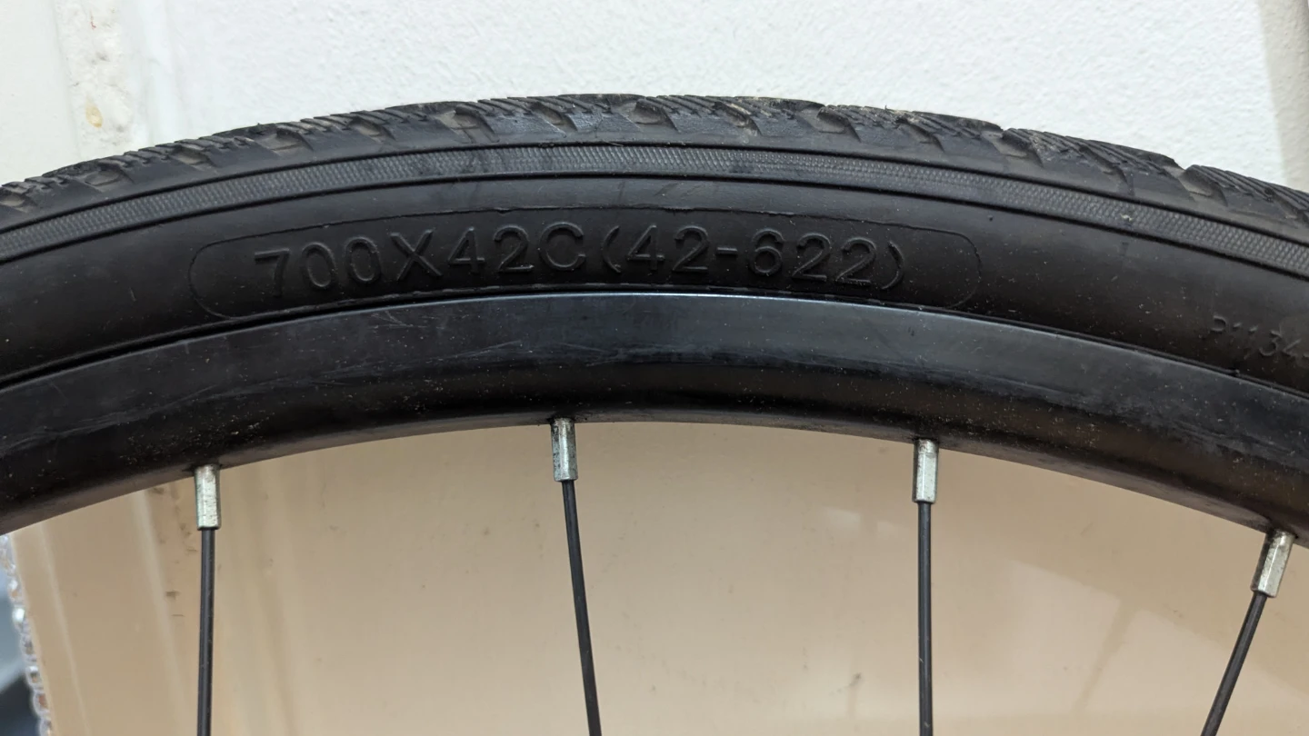 Used 700x42C (42-622) REAR Wheel Bike Bicycle with Disc Brake - photo 2