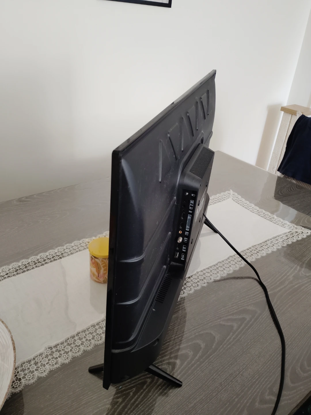 32" TCL Roku TV - photo 3
