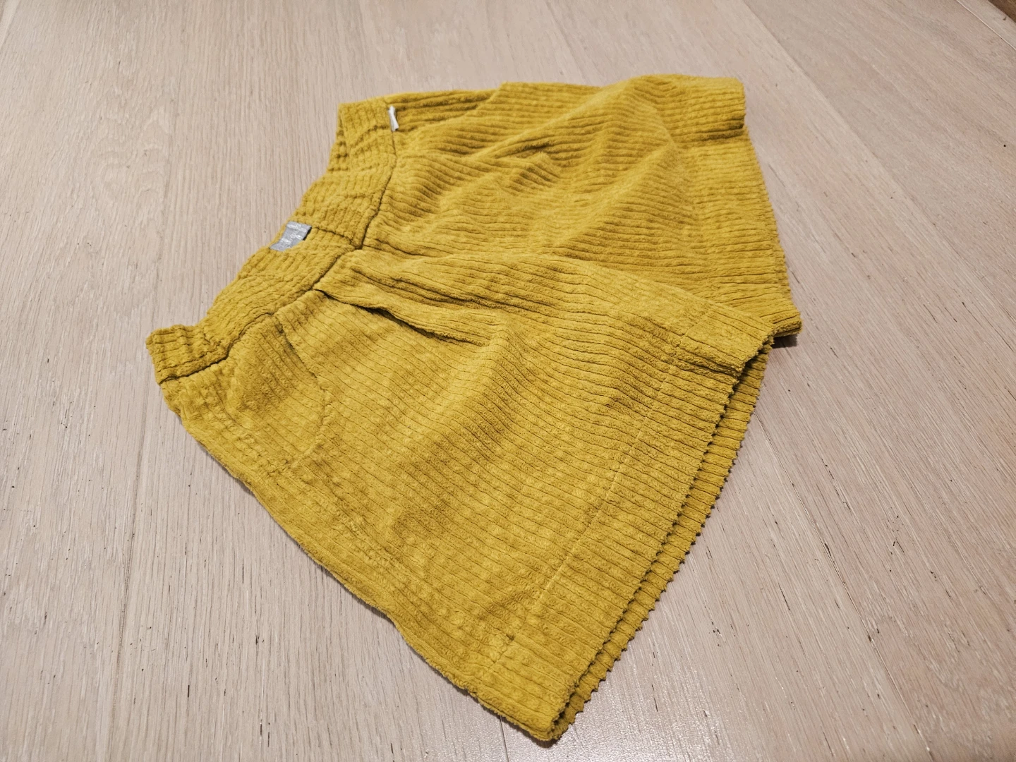 Il gufo Yellow Corduroy Shorts 4y
