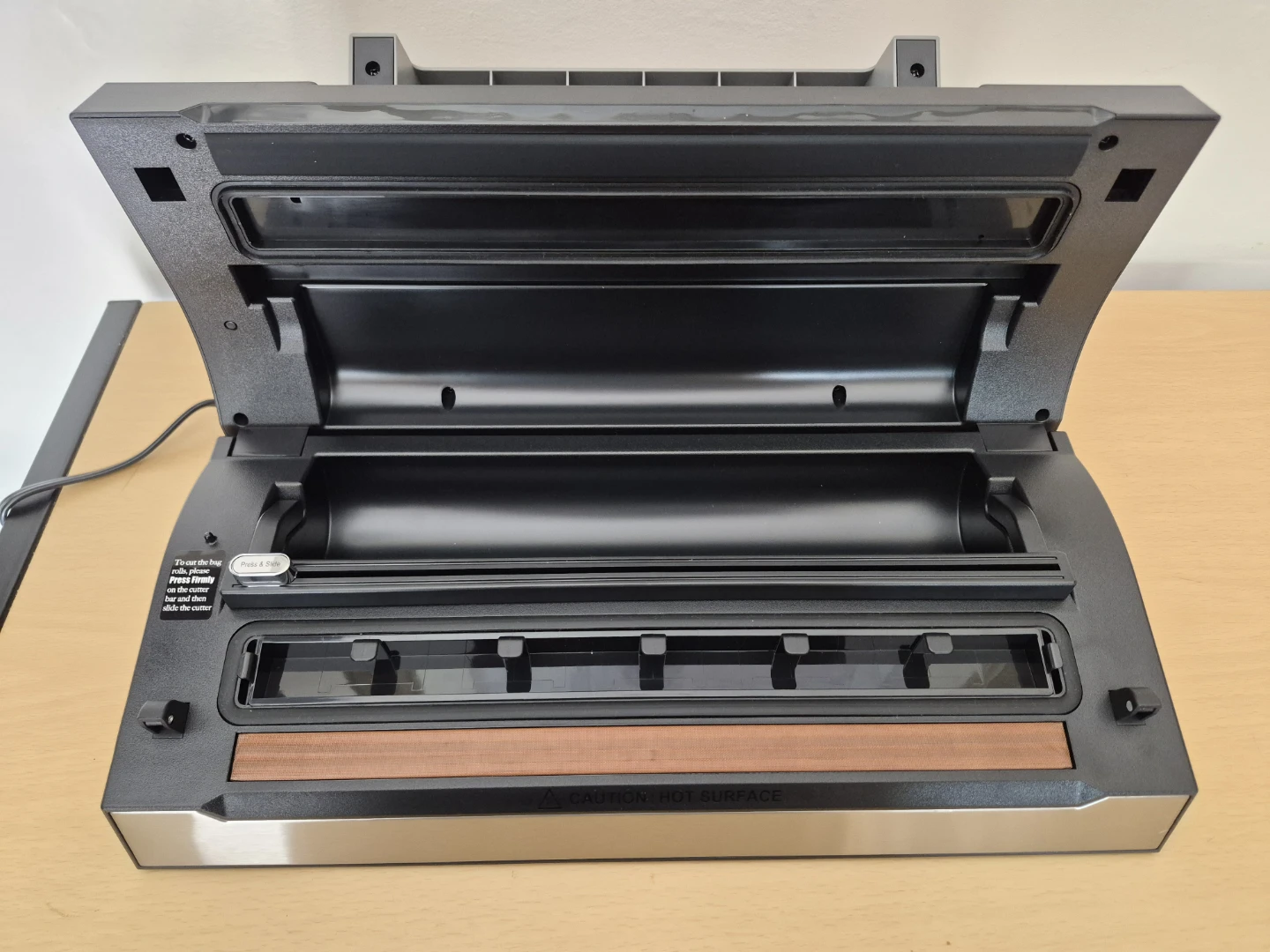 LIWUNON Vacuum Sealer Machine with Rolls - photo 3